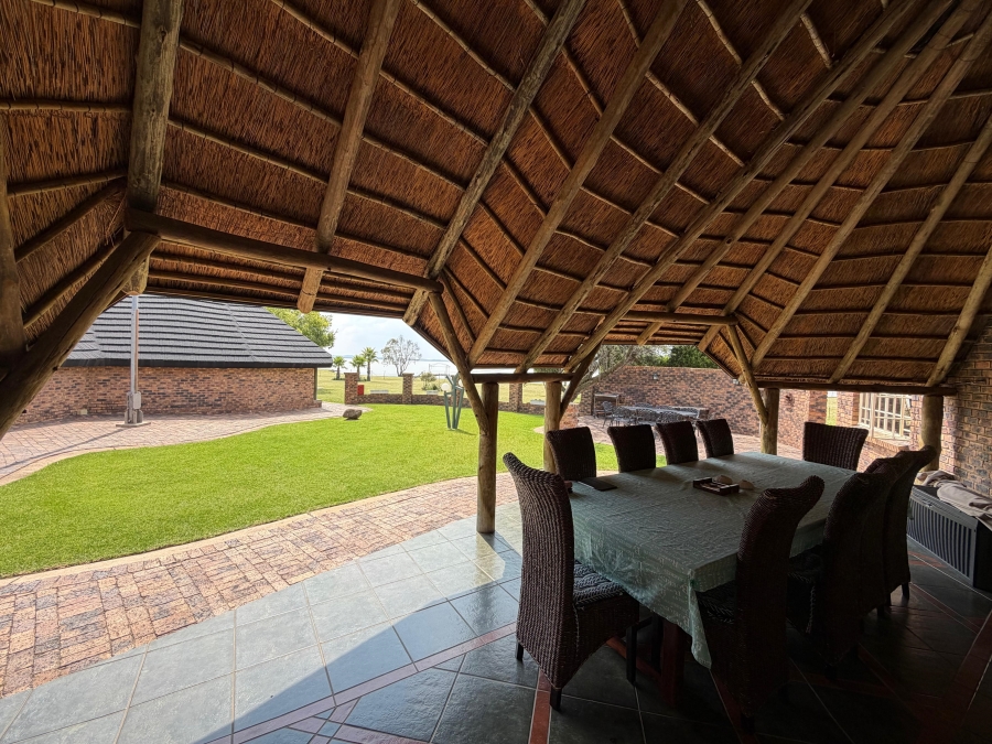 5 Bedroom Property for Sale in Metsimaholo Free State